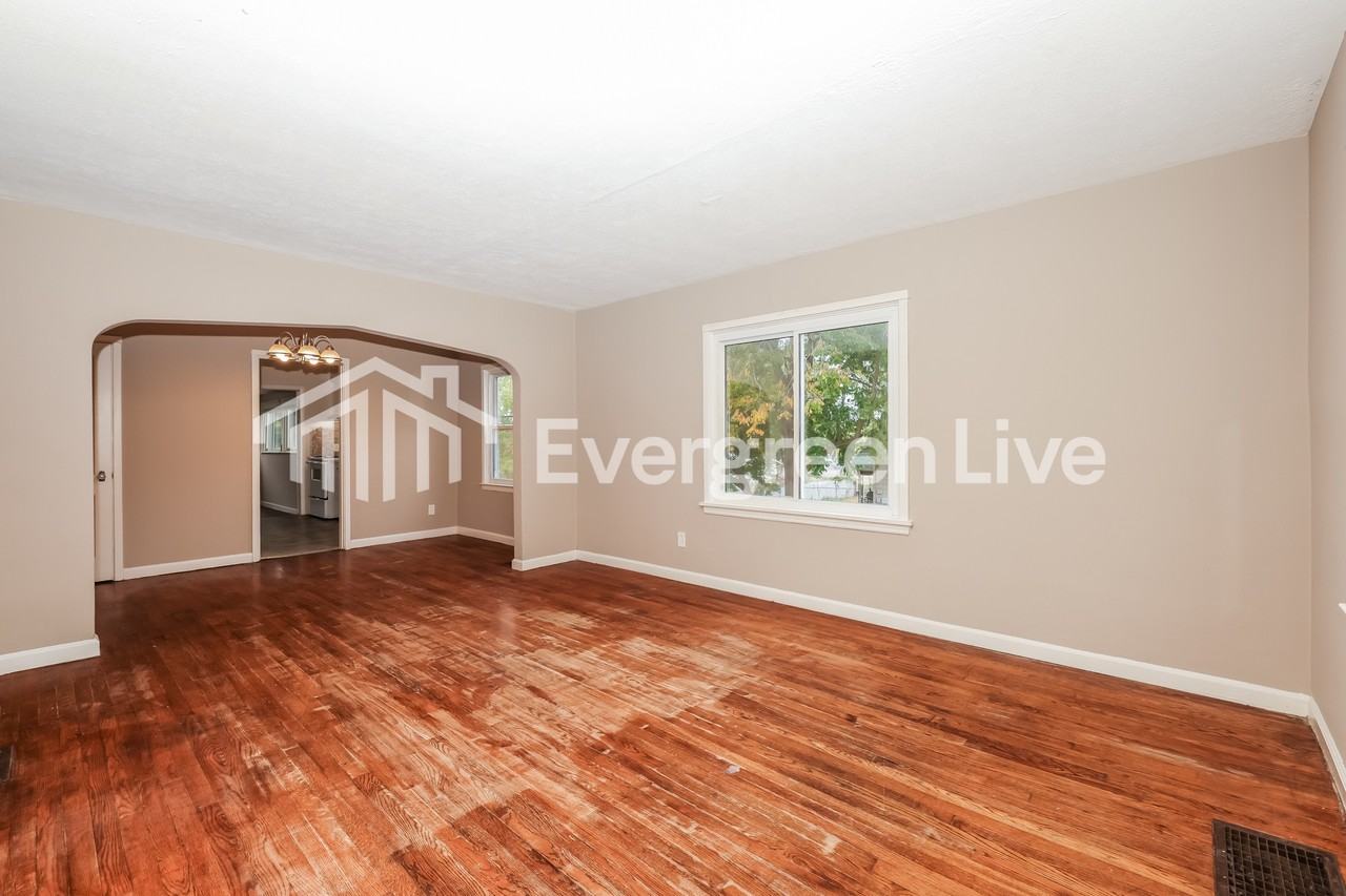 4263 Woodcliffe Ave - Photo 2 of 15