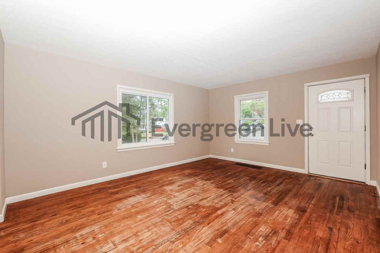 4263 Woodcliffe Ave - Photo 3 of 15