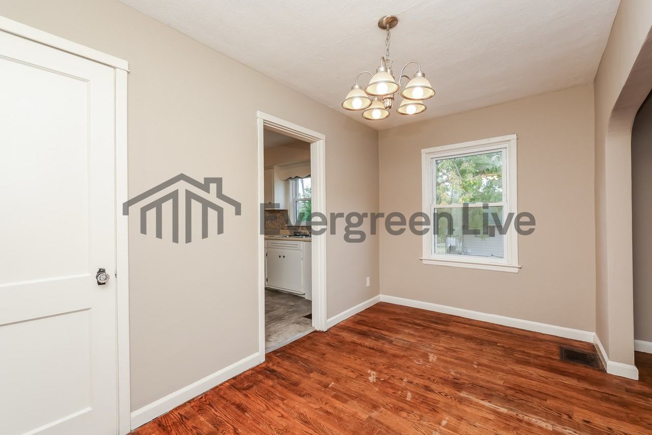 4263 Woodcliffe Ave - Photo 4 of 15