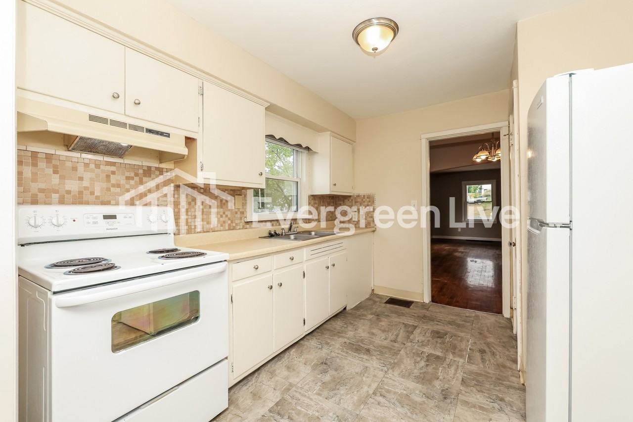 4263 Woodcliffe Ave - Photo 5 of 15