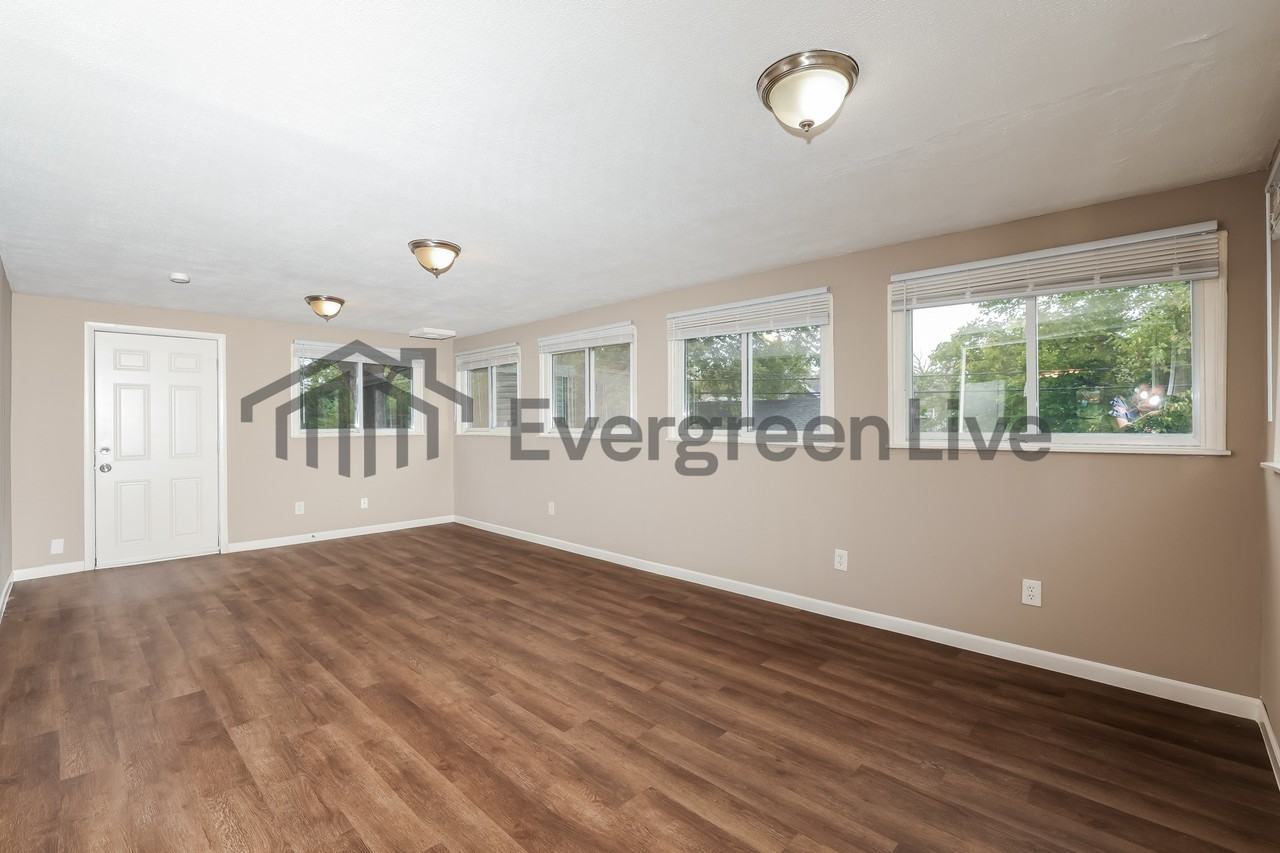 4263 Woodcliffe Ave - Photo 6 of 15