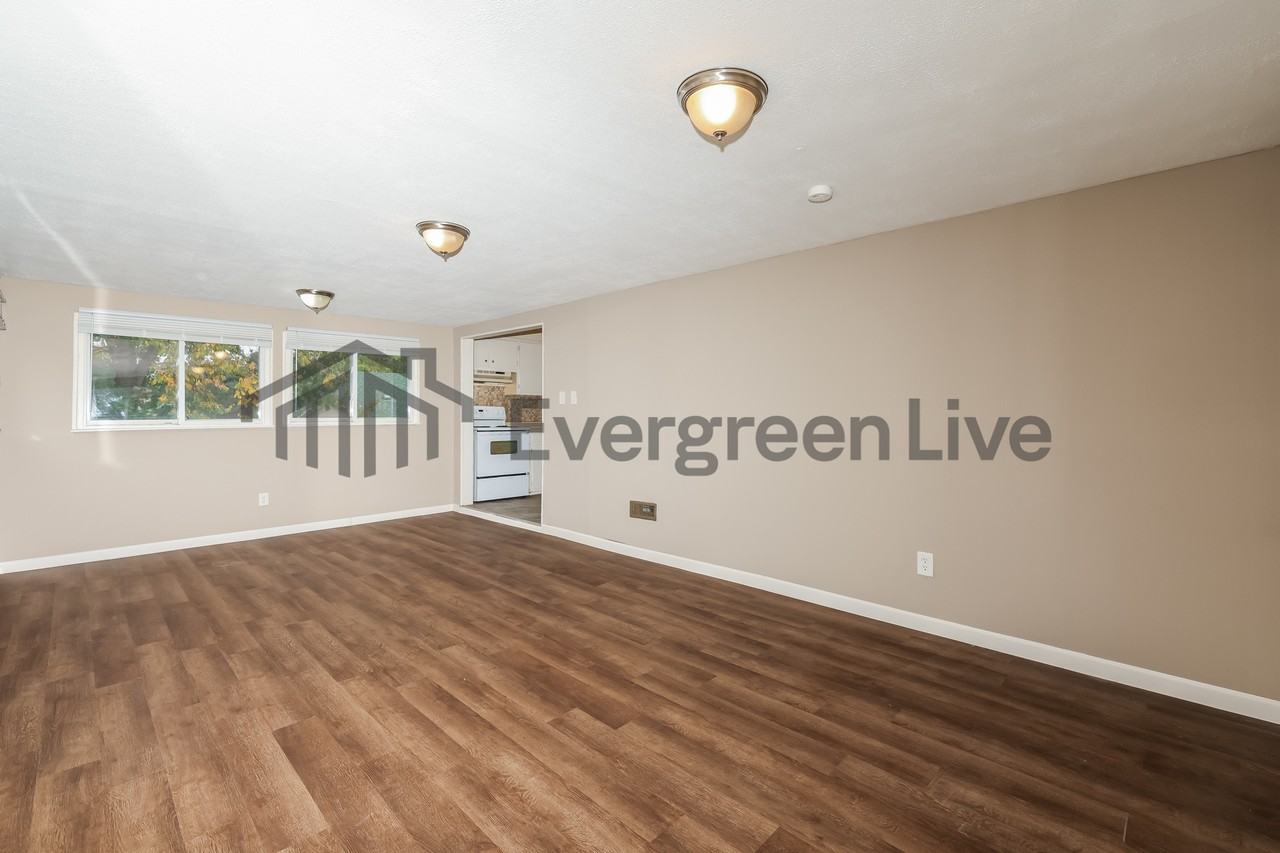 4263 Woodcliffe Ave - Photo 7 of 15