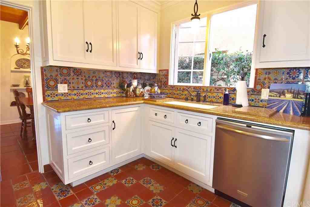 1211 West Bay Avenue - Photo 5 of 9