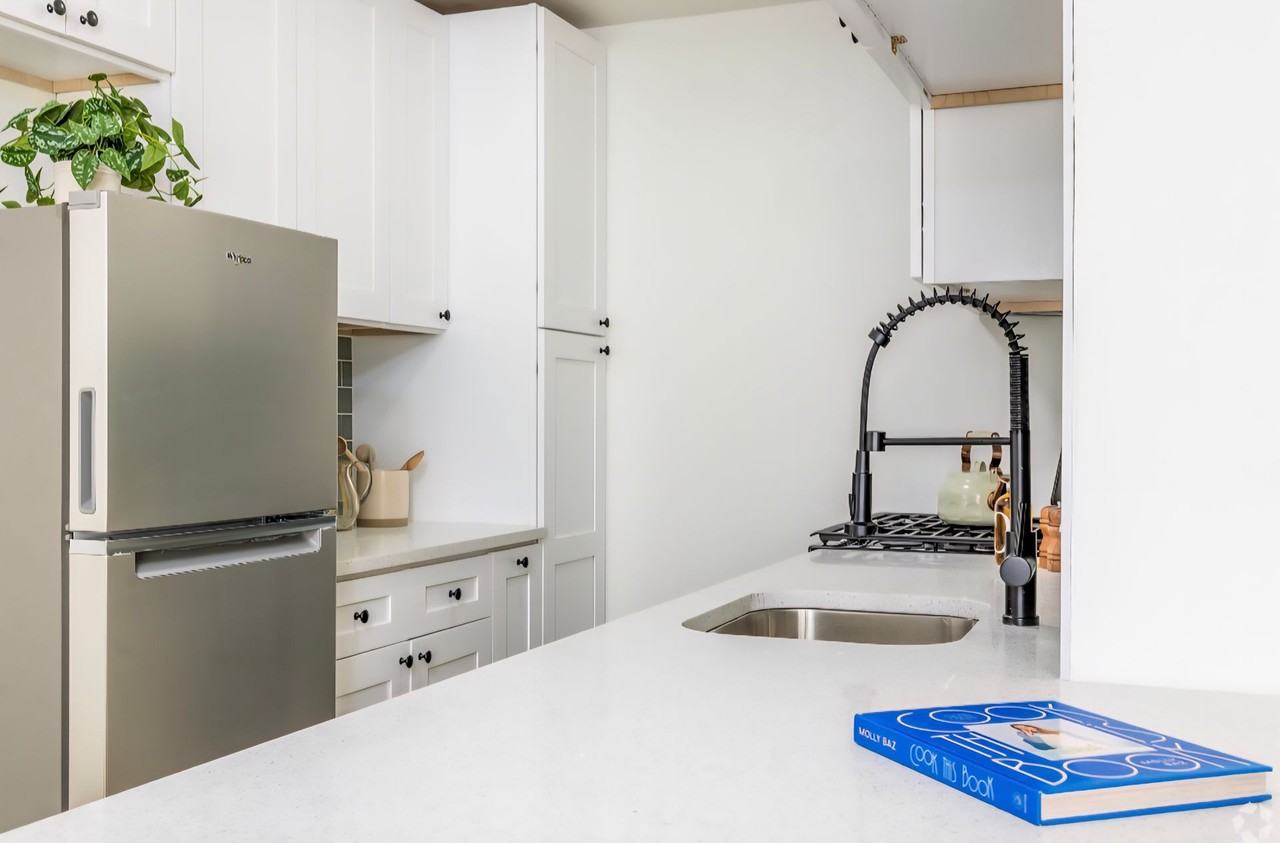 382 Penn - Photo 3 of 50