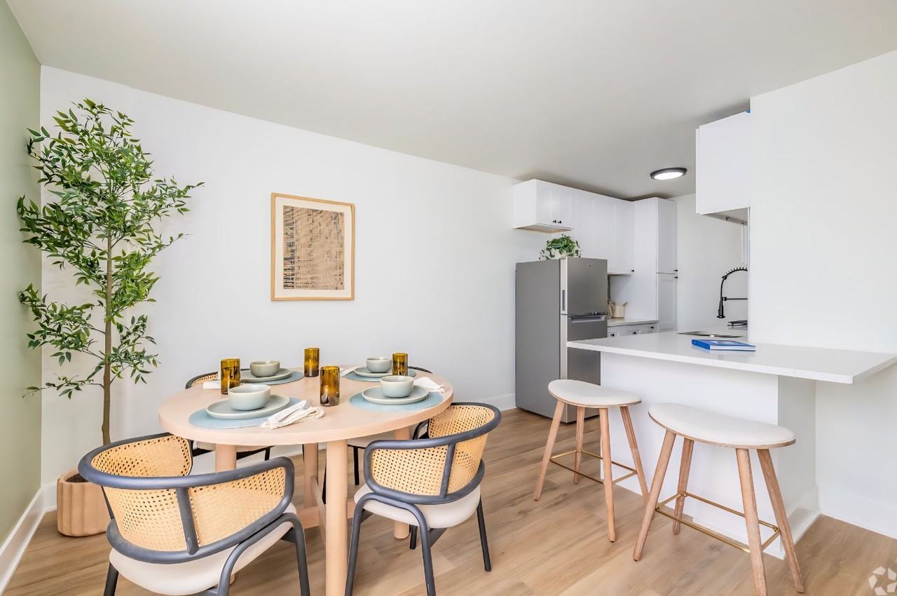 382 Penn - Photo 4 of 50