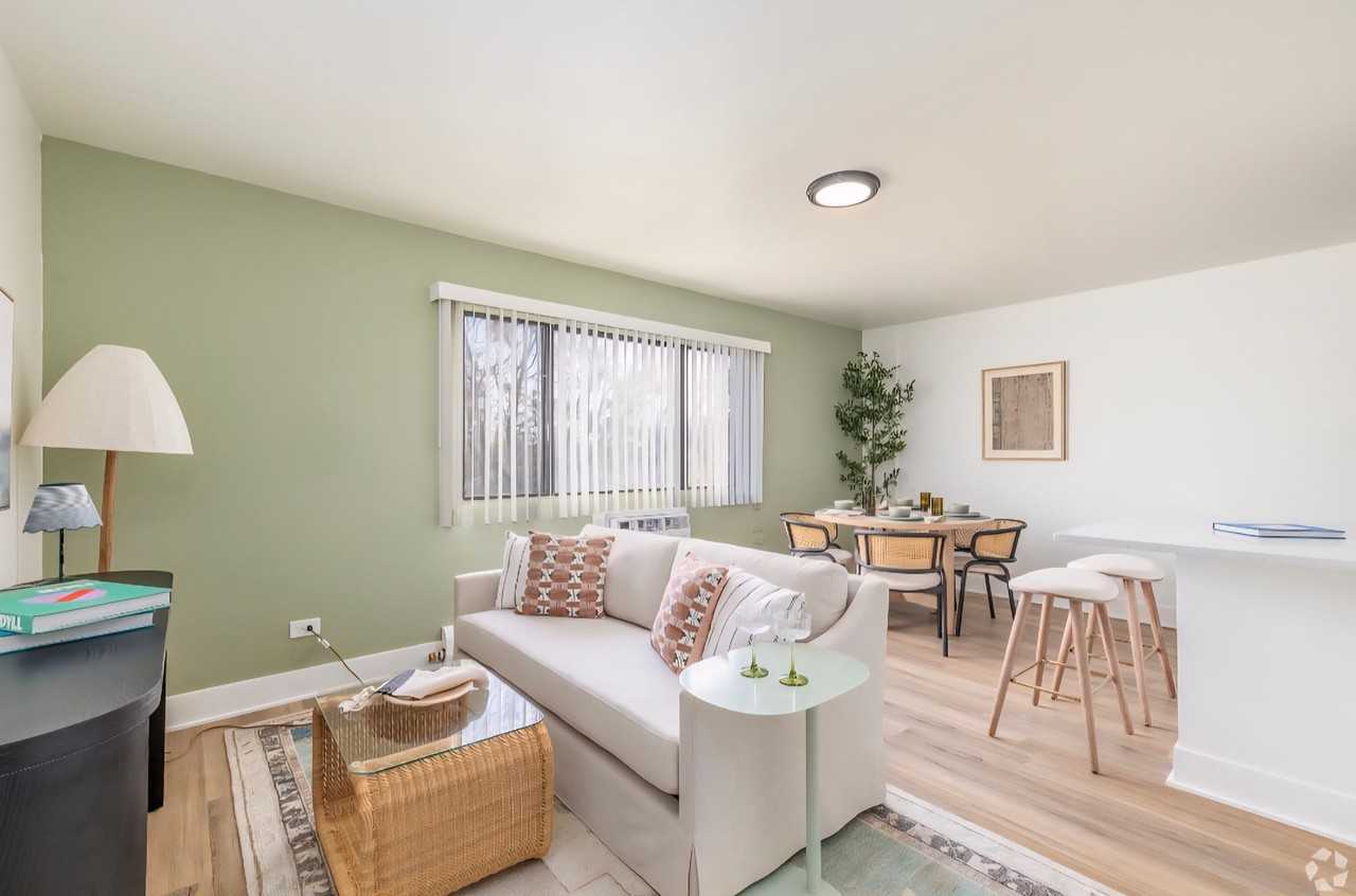 382 Penn - Photo 5 of 50