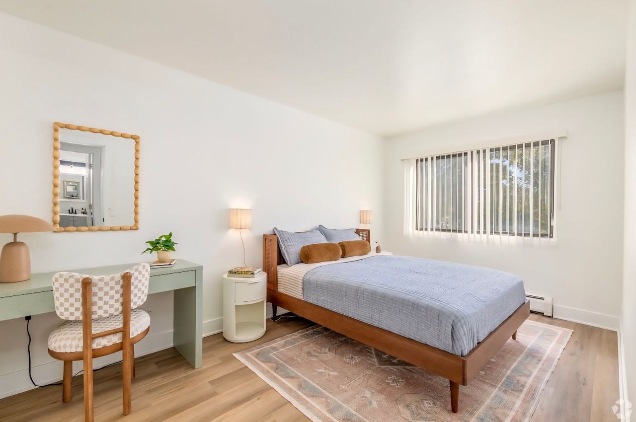 382 Penn - Photo 6 of 50