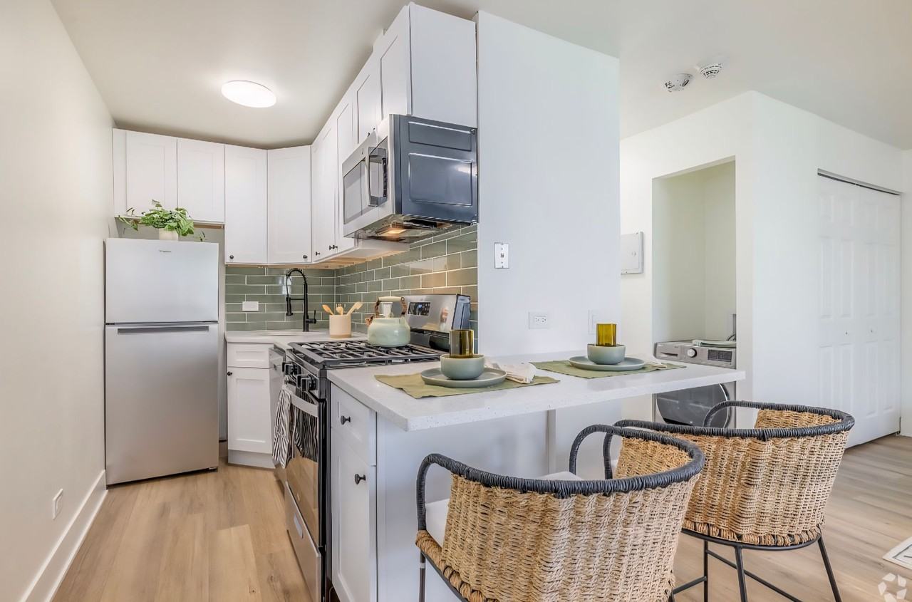 382 Penn - Photo 7 of 50