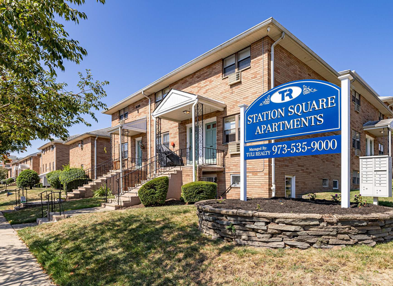 Station Square Apartments – Modern Living with Parking Included - Photo 3 of 3