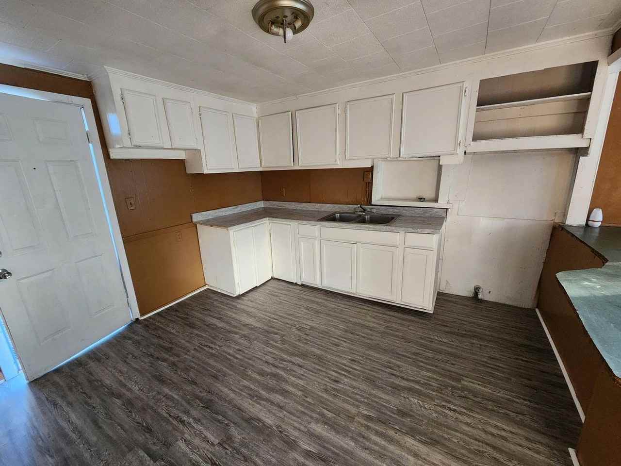 805 Saint Cyr Ave - Photo 2 of 8