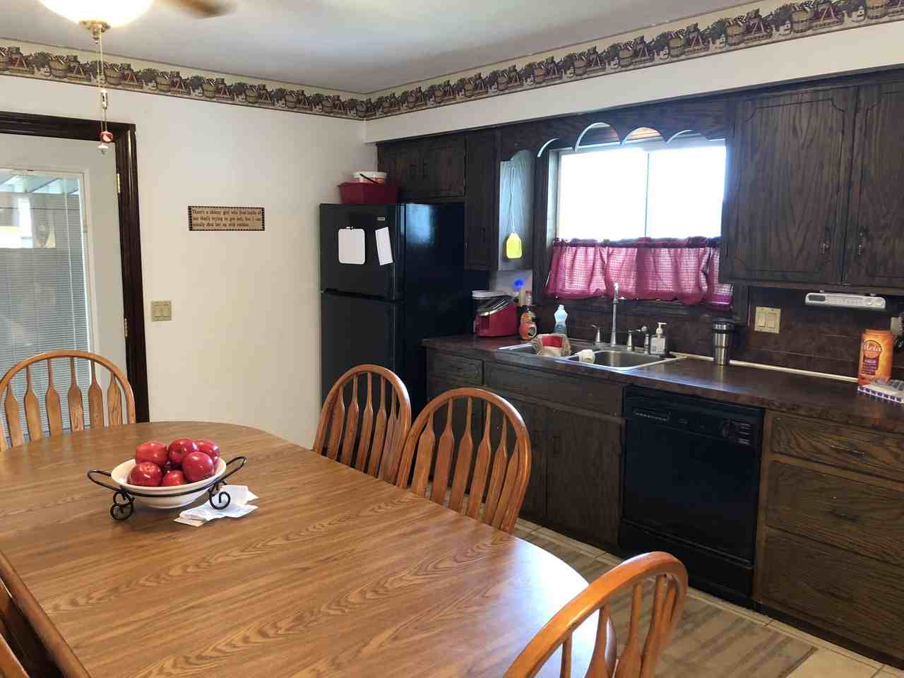 1410 N Custer Ave - Photo 3 of 8