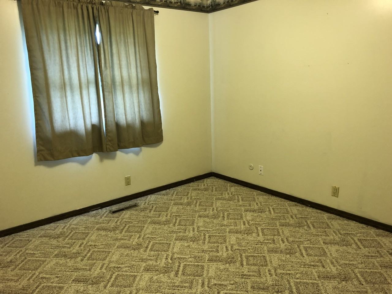 1410 N Custer Ave - Photo 7 of 8