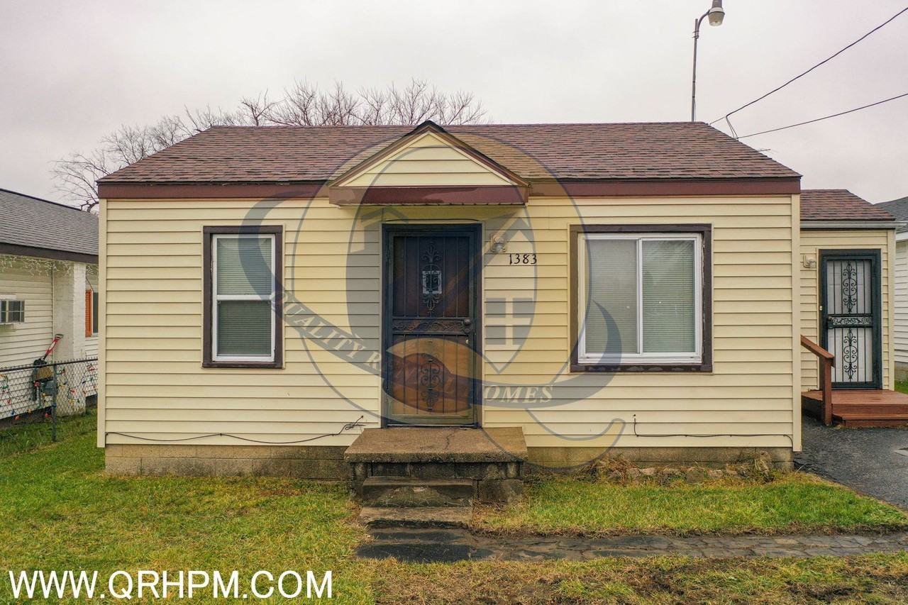 1383 Connell St - Photo 2 of 15