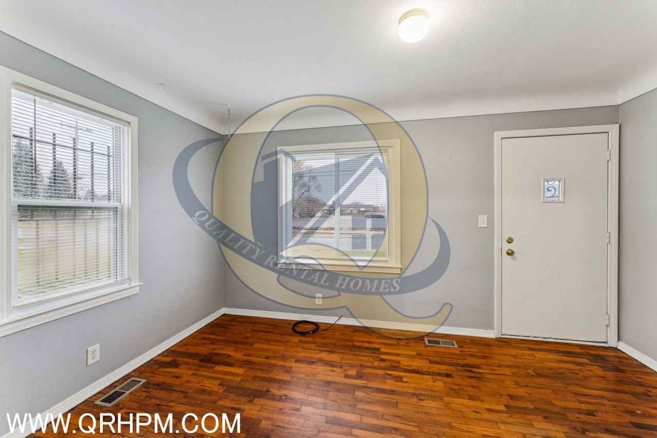 1383 Connell St - Photo 3 of 15