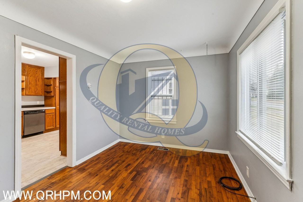 1383 Connell St - Photo 4 of 15