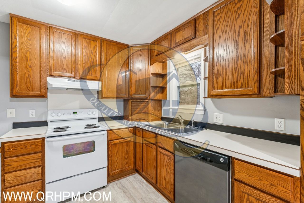 1383 Connell St - Photo 7 of 15