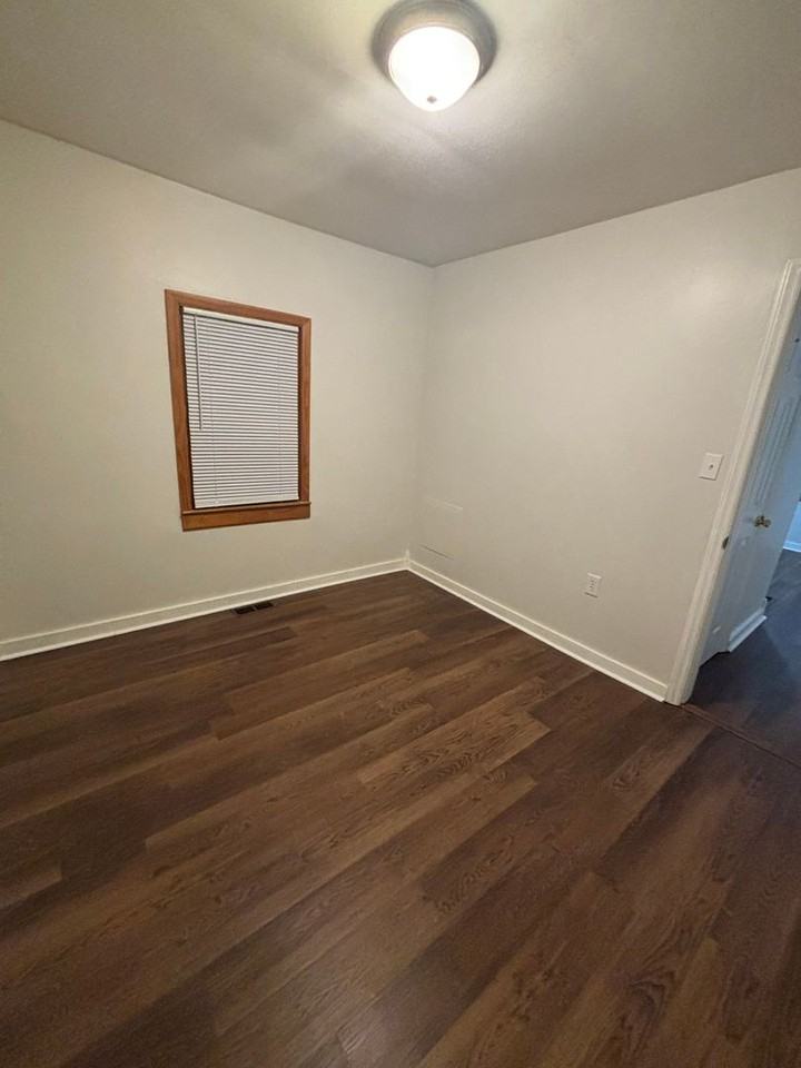 1041 Riverside Avenue - Photo 4 of 9