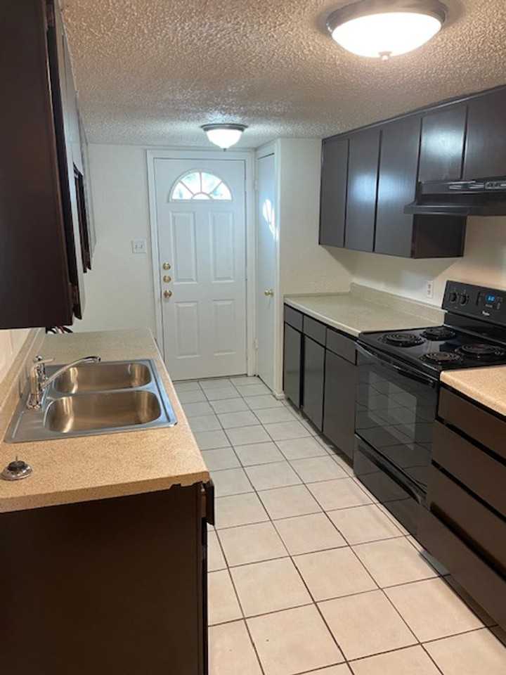 708 Cooper North Court - Photo 2 of 12