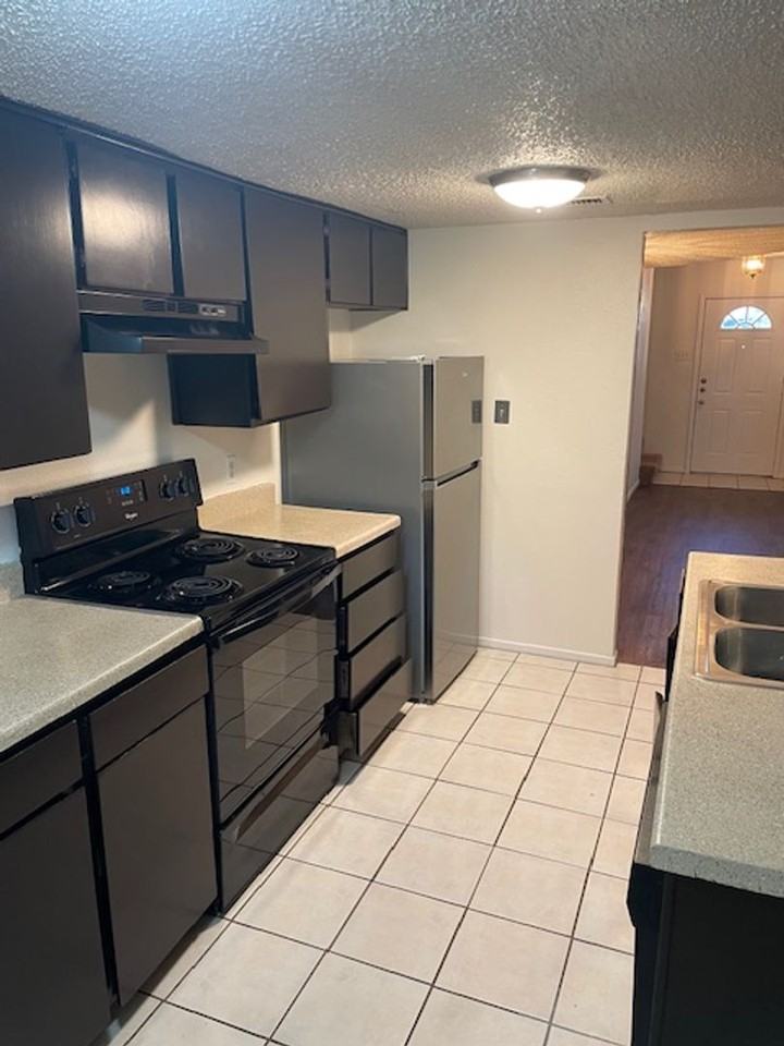 708 Cooper North Court - Photo 3 of 12