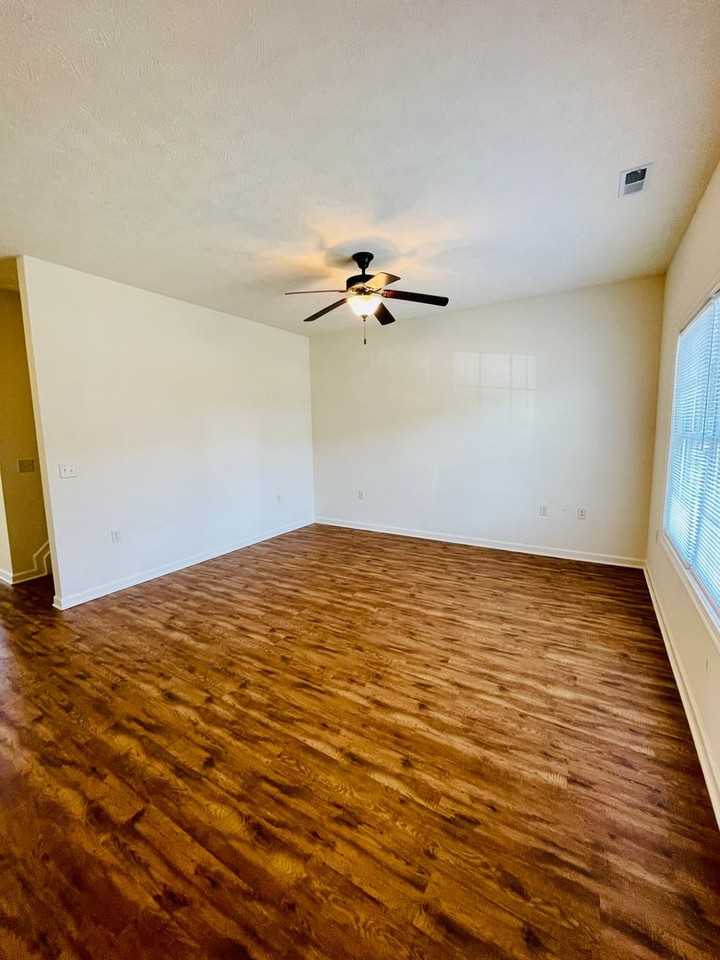 1060 Welllington Drive - Photo 2 of 14