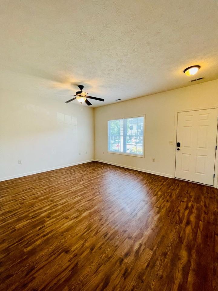 1060 Welllington Drive - Photo 3 of 14