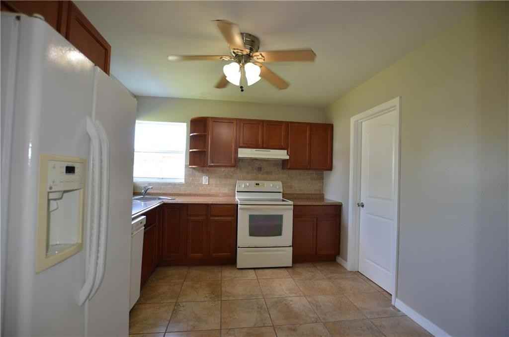 834 Dolores St - Photo 6 of 10