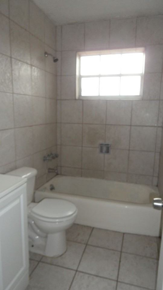 700 N 70th Ave - Photo 4 of 20