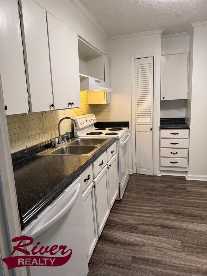 2114 Telfair Street - Photo 4 of 10