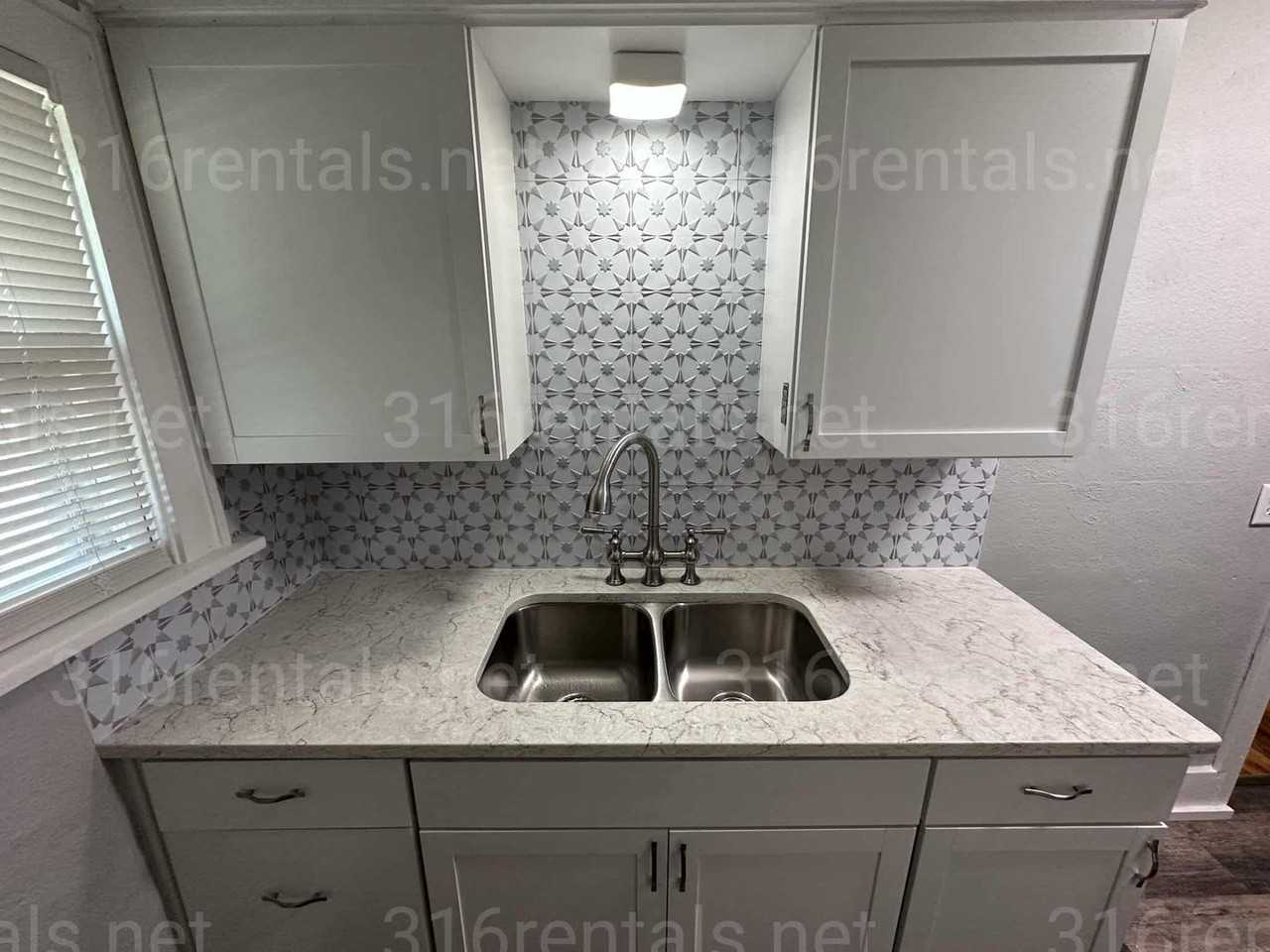 902 N Dellrose Ave - Photo 7 of 12