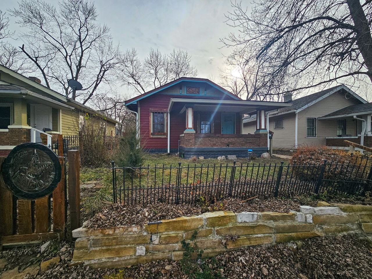 2523 E 18th St - Photo 2 of 24