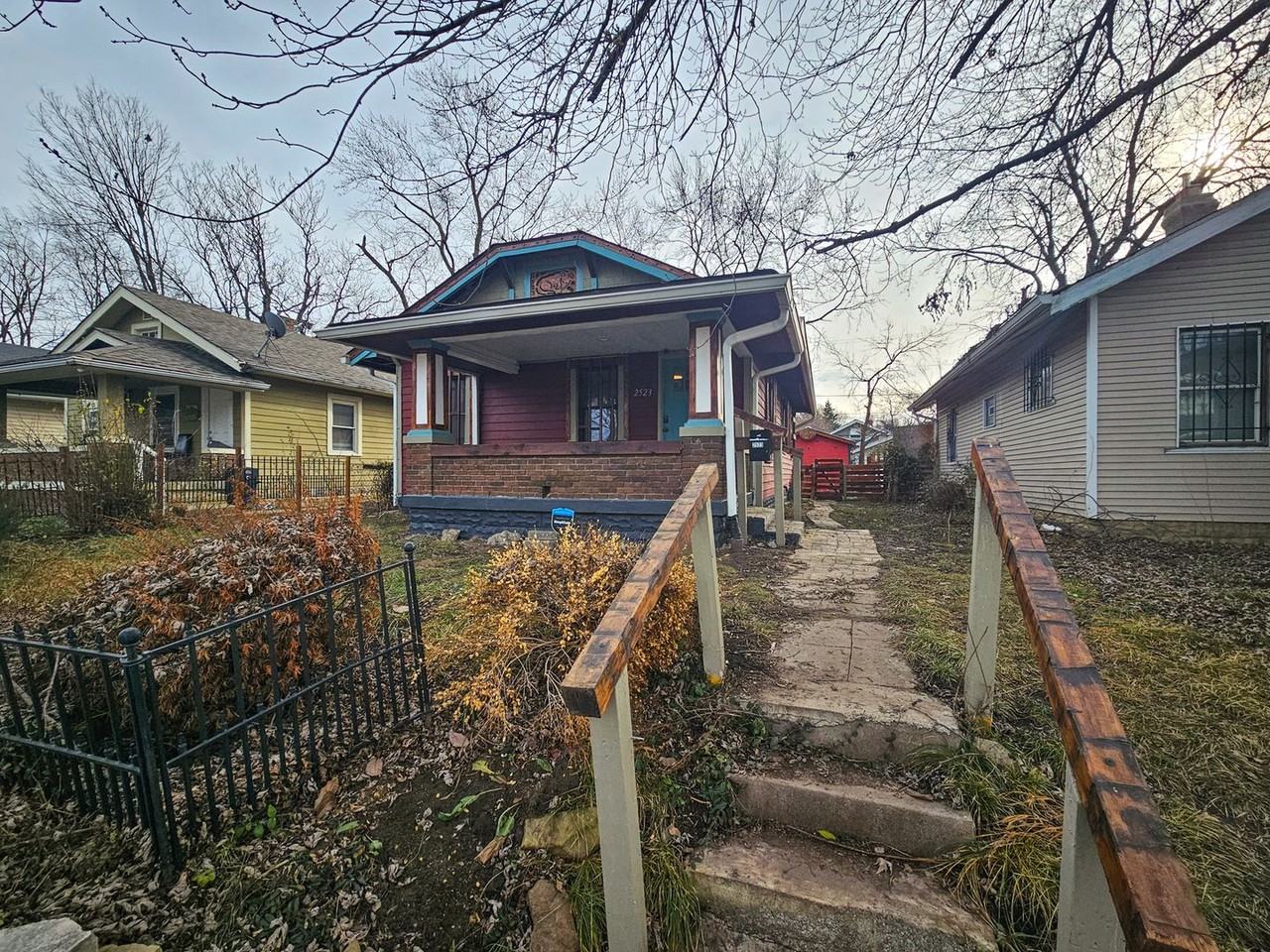 2523 E 18th St - Photo 3 of 24