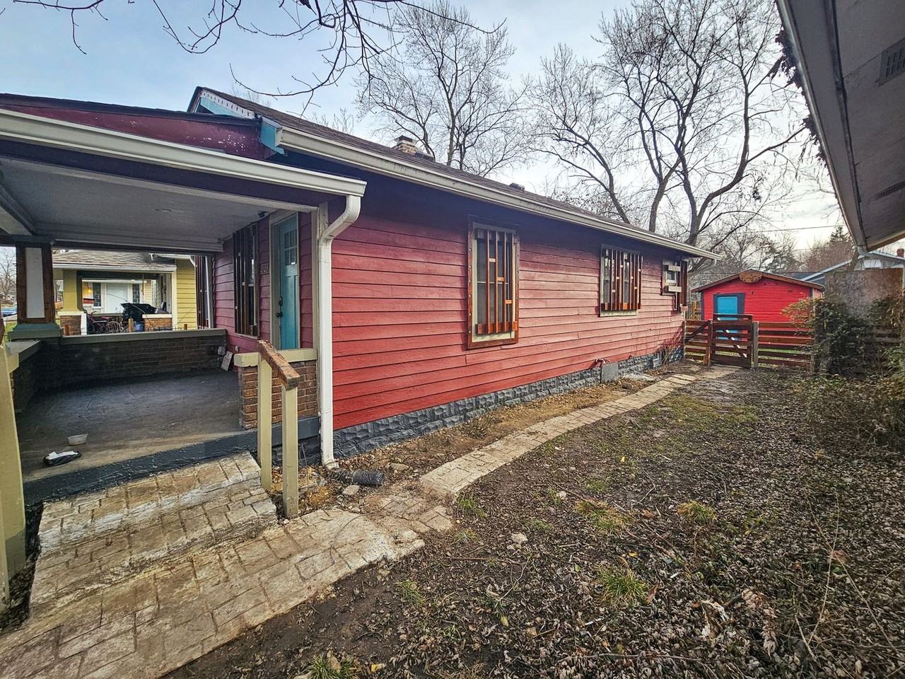 2523 E 18th St - Photo 4 of 24