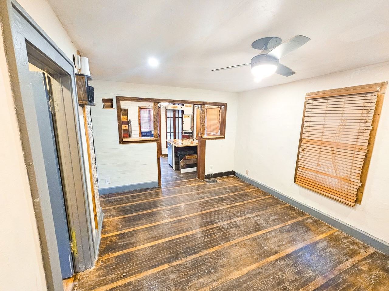 2523 E 18th St - Photo 6 of 24