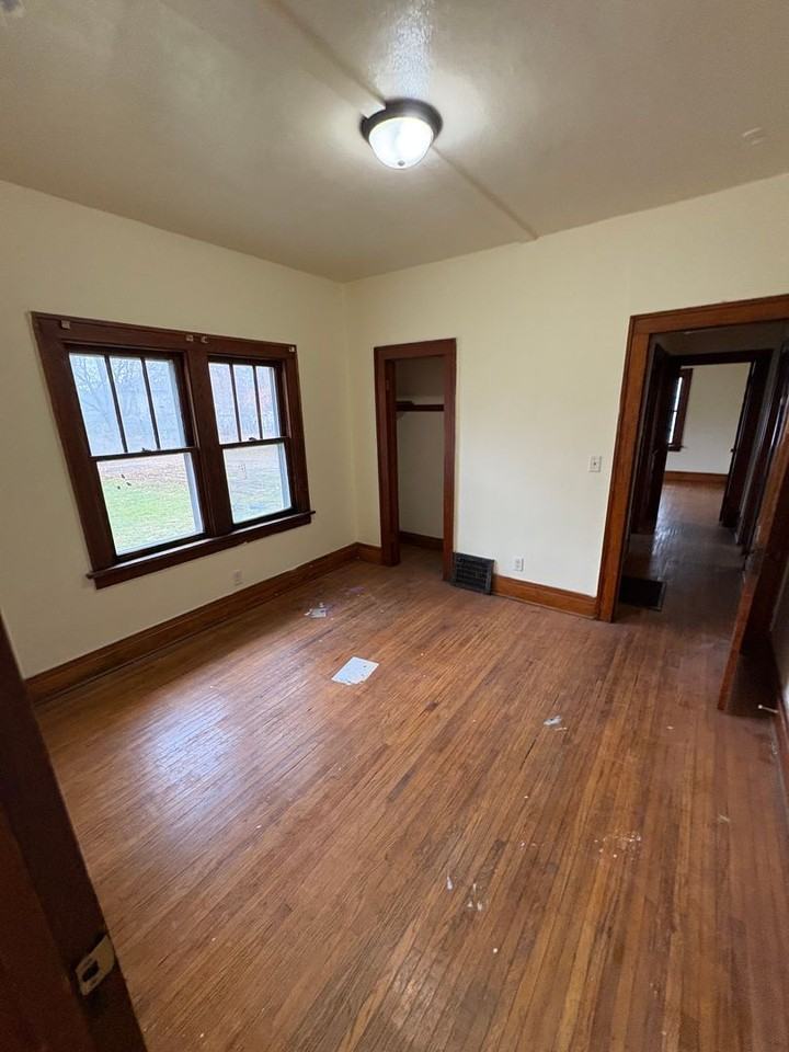 740 Grant Avenue - Photo 2 of 9