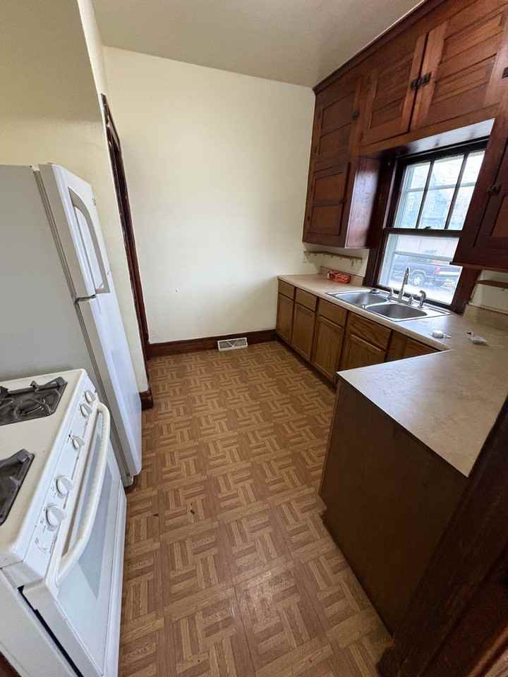 740 Grant Avenue - Photo 6 of 9