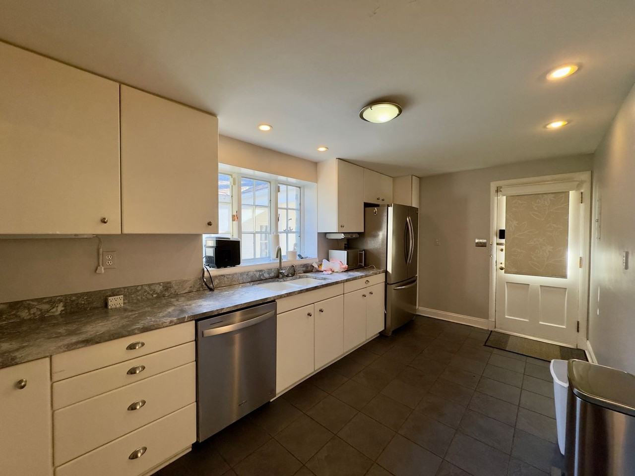 5113 N Charles St - Photo 2 of 36