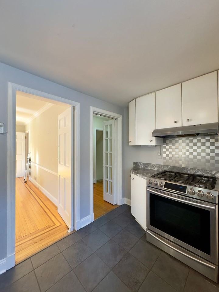 5113 N Charles St - Photo 4 of 36