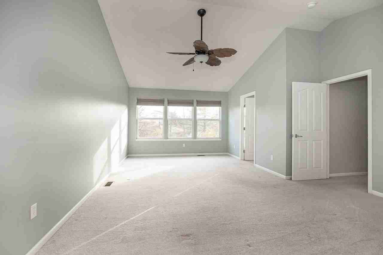 2553 Seton Dr - Photo 4 of 49