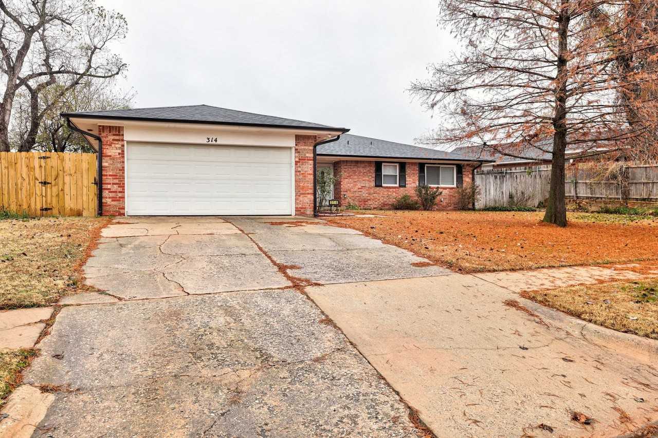 314 N Lakeside Ter - Photo 2 of 47