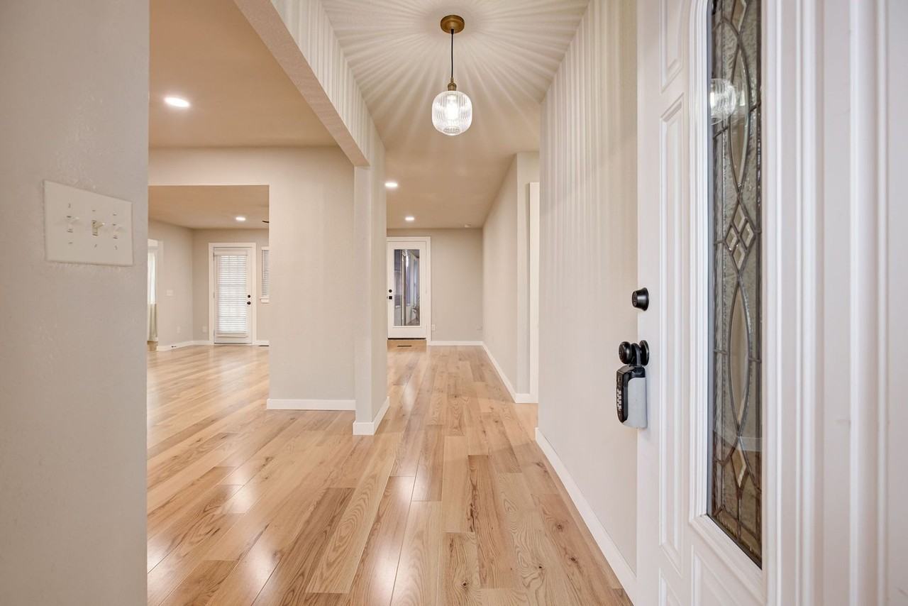 314 N Lakeside Ter - Photo 5 of 47