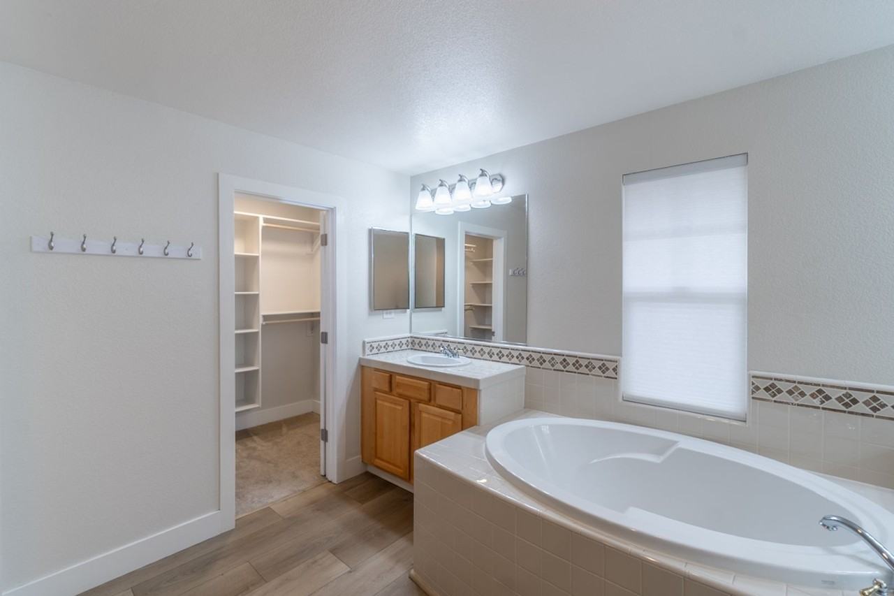 2115 Sterling Drive - Photo 5 of 29