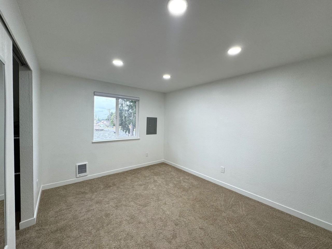 1603 Norpoint Way Ne - Photo 7 of 20