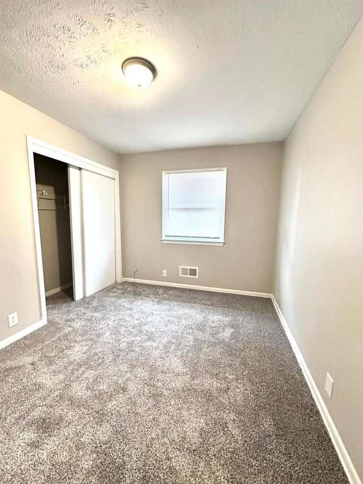 9133 Ames Avenue - Photo 4 of 7