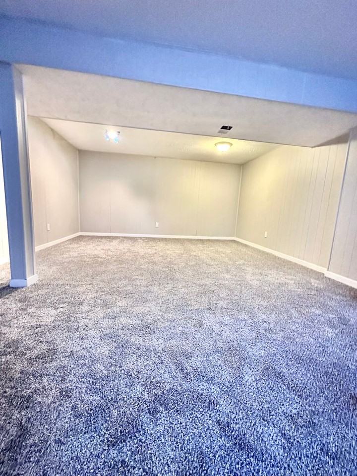 9133 Ames Avenue - Photo 6 of 7