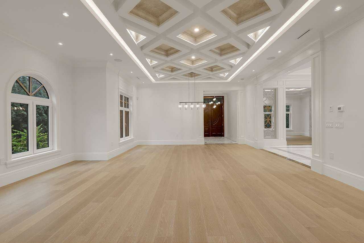 2458 140 Street - Photo 2 of 23