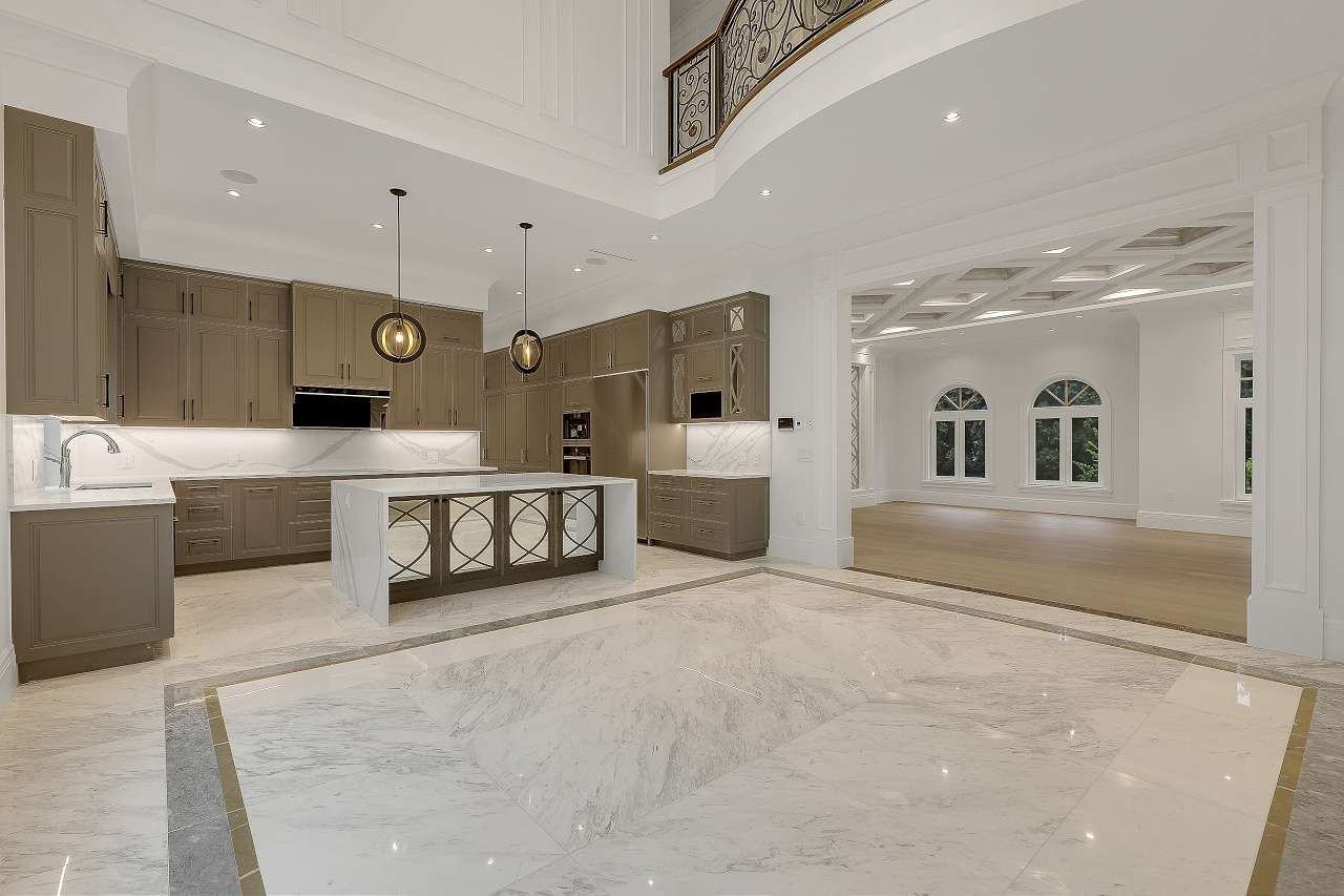 2458 140 Street - Photo 5 of 23