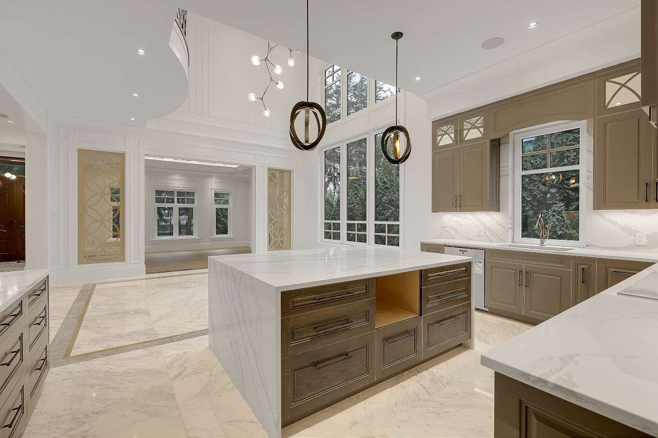 2458 140 Street - Photo 6 of 23