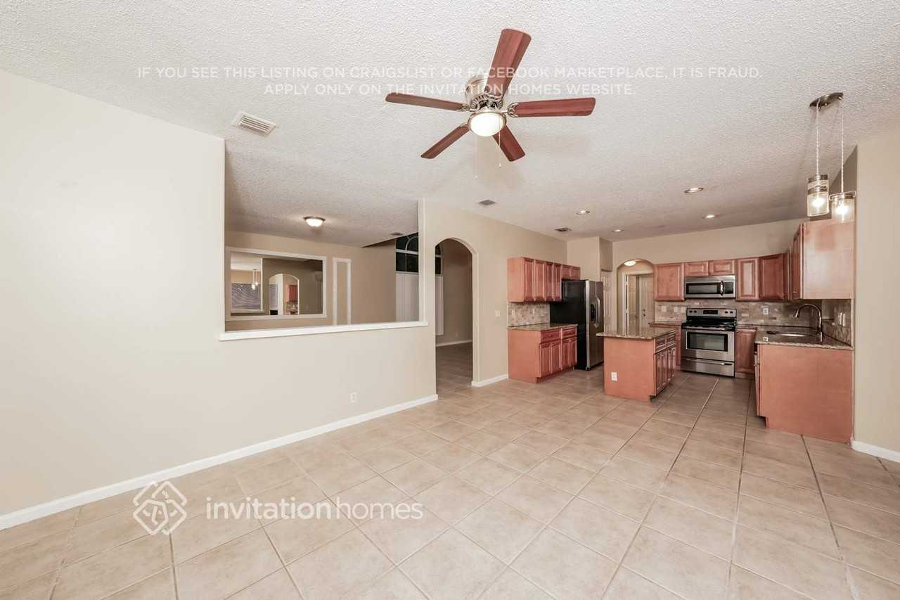 7640 Colony Palm Dr - Photo 6 of 18