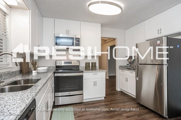 4964 Pebblebrook Dr - Photo 2 of 18