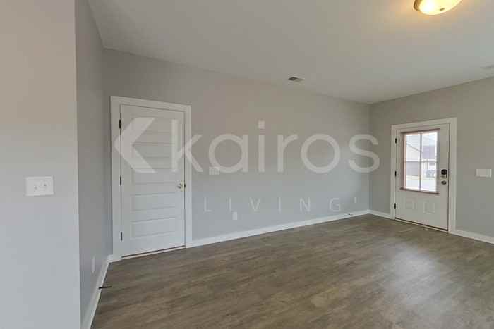180 White Oak Cir - Photo 2 of 22
